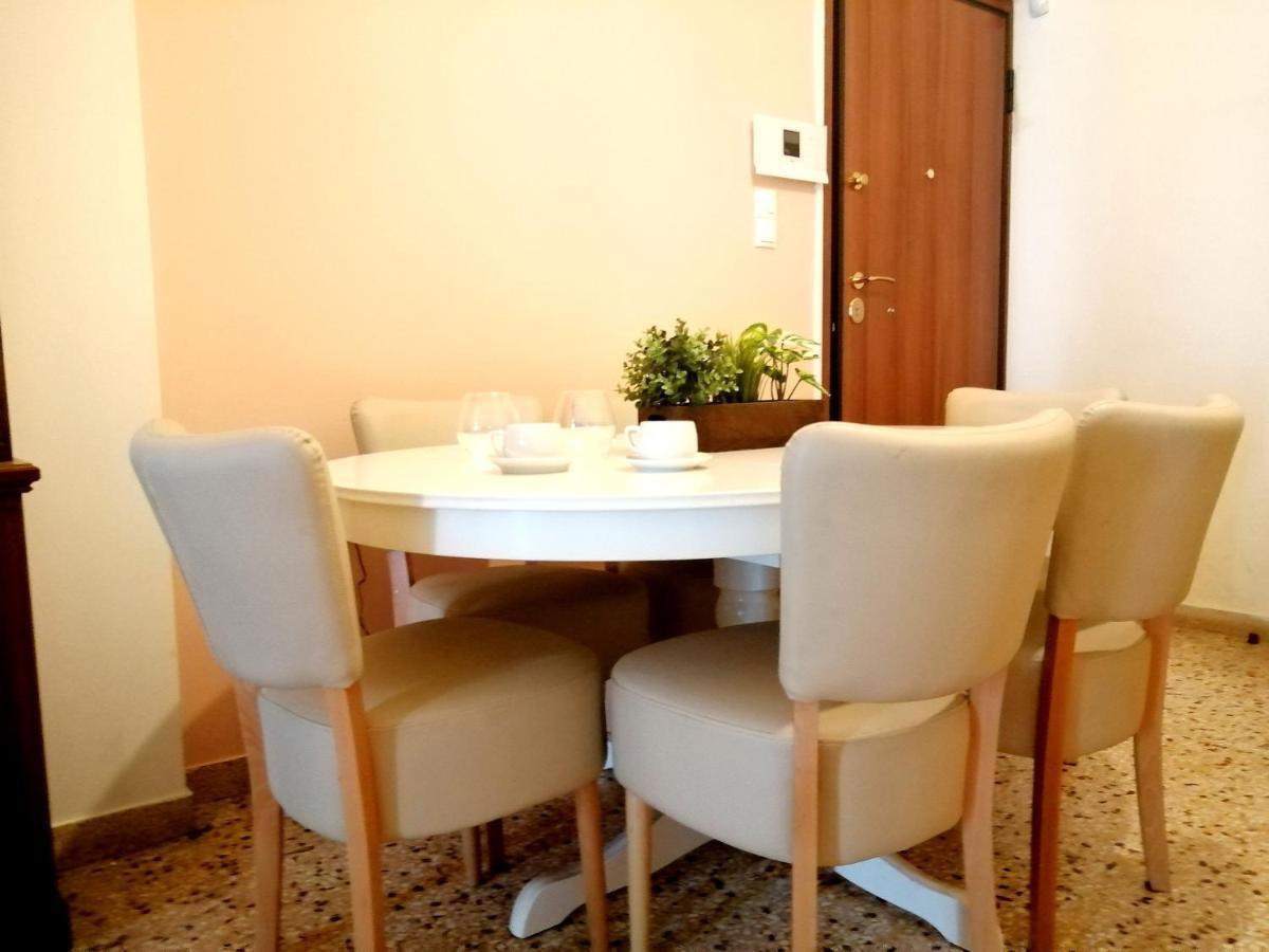 Appartamento Full House Near The Center Of Atene Esterno foto